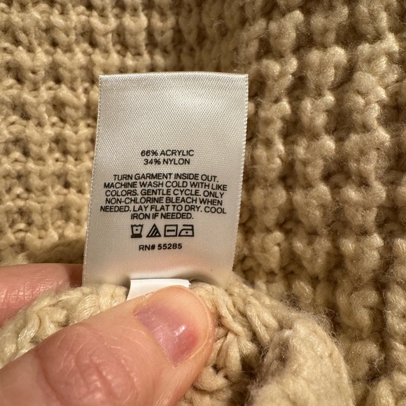 Express Off-Shoulder Sweater - Picture 4 of 5